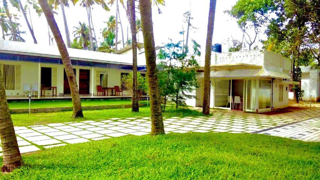 Cherai Natural Beach Hotel Cherai Beach ภายนอก รูปภาพ